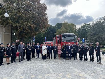 Wóz OSP Wieluń już oficjalnie nosi imię Mietek, został poświęcony i przekazany jednostce